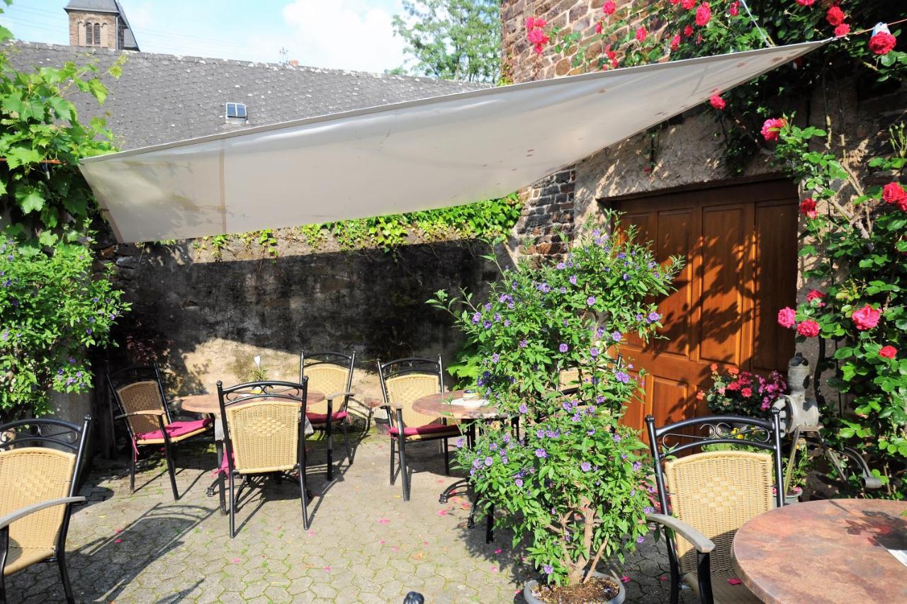 Ferienwohnungen By Weingut Hommes In Ernst Mosel Exterior foto