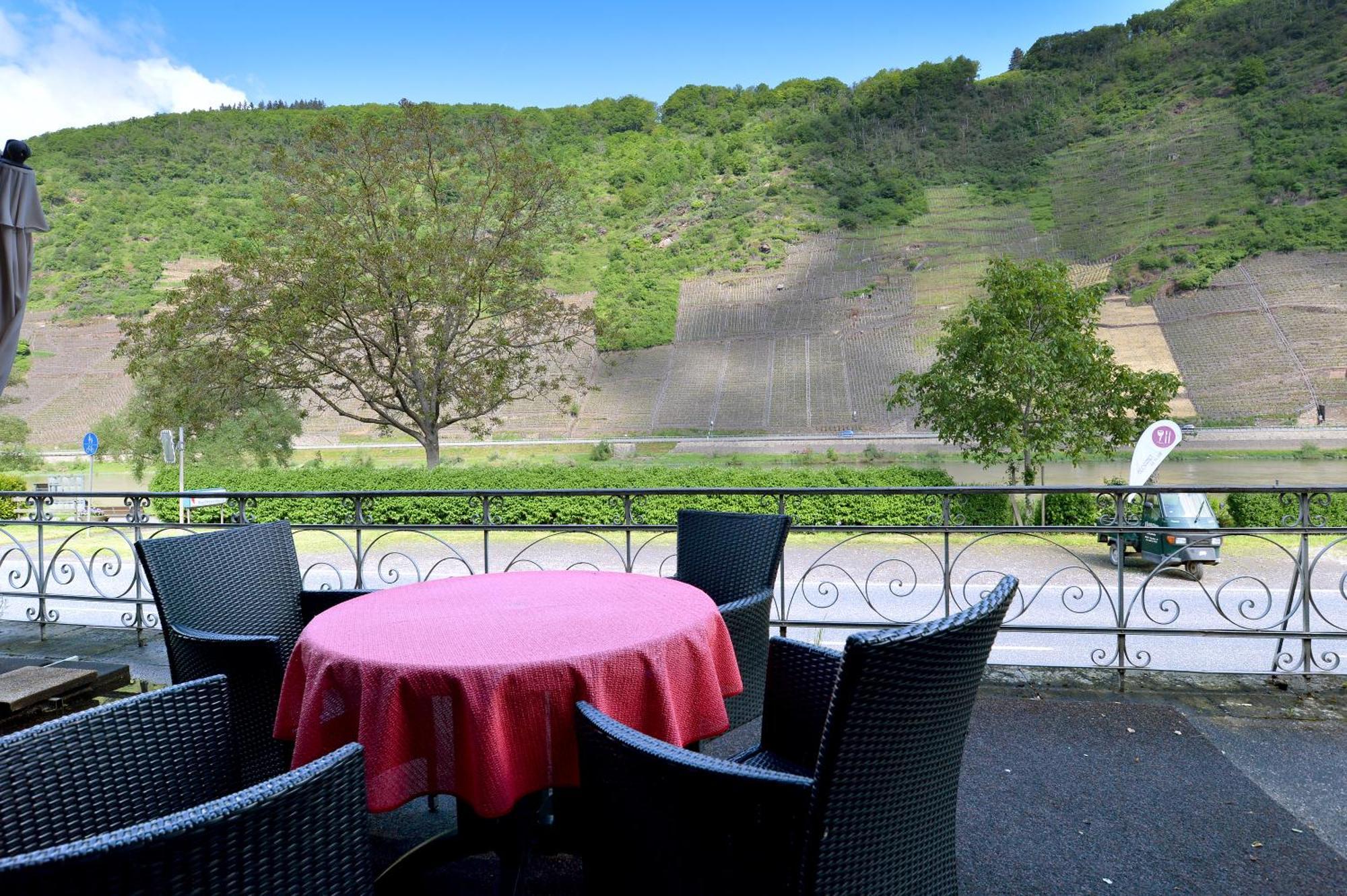 Ferienwohnungen By Weingut Hommes In Ernst Mosel Exterior foto